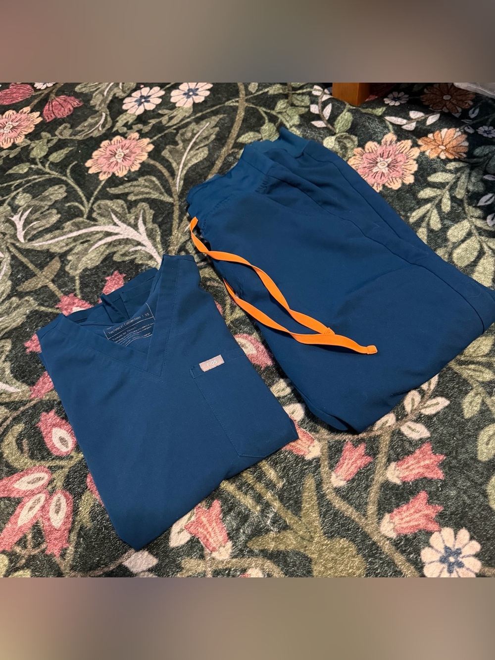 Figs blue scrub set